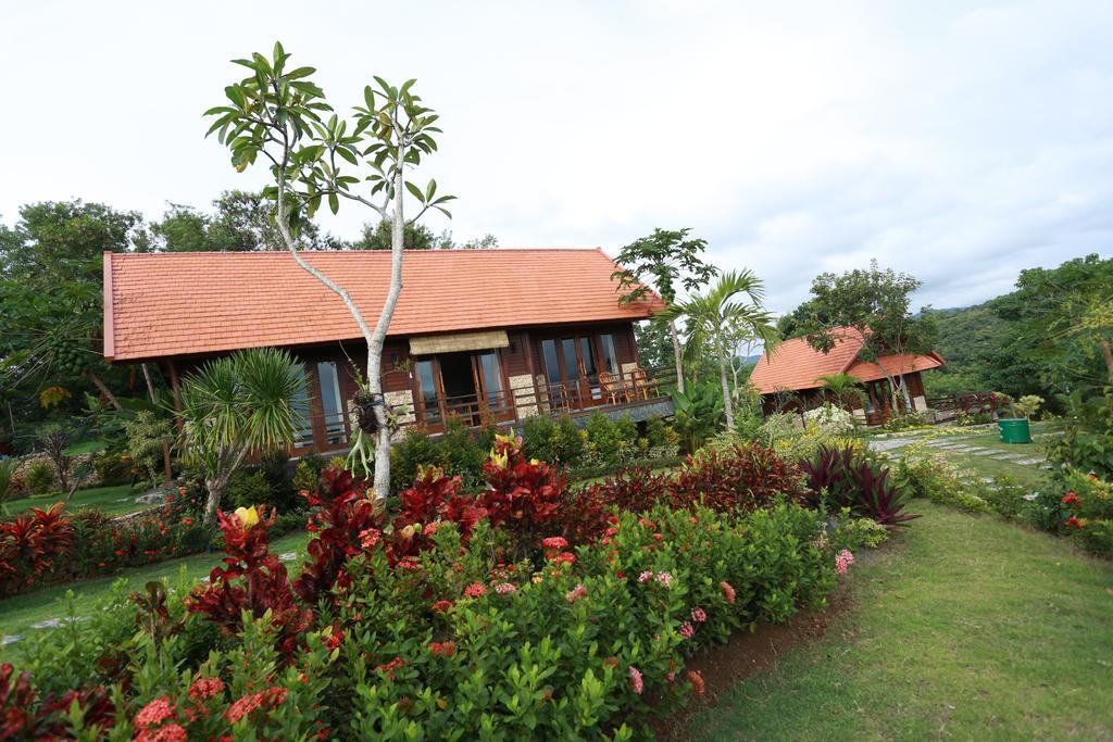 Villa Domanik Labuan Bajo Exterior photo